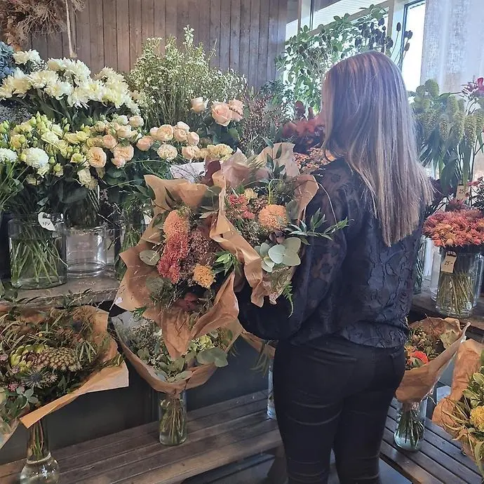 Florist med blommor